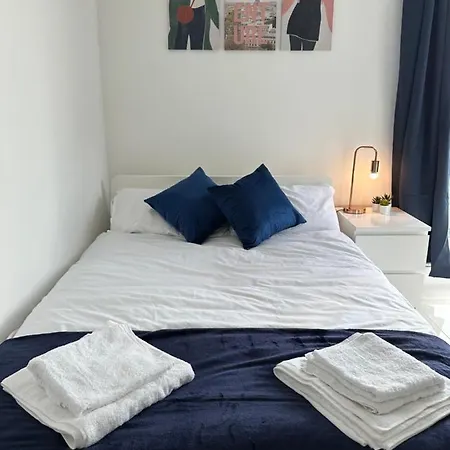 3 Bed Cozy - Next To Leeds Centre & 公寓