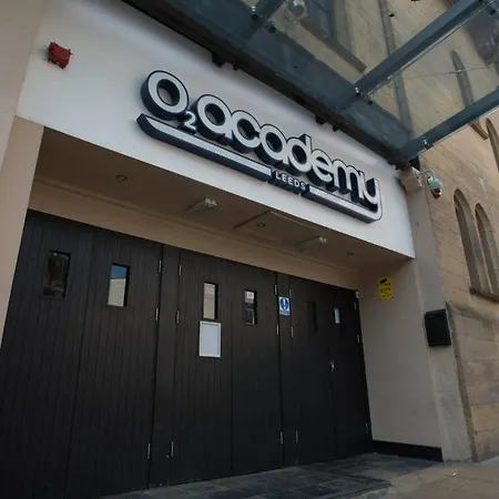 3 Bed Cozy - Next To Leeds Centre & 利兹