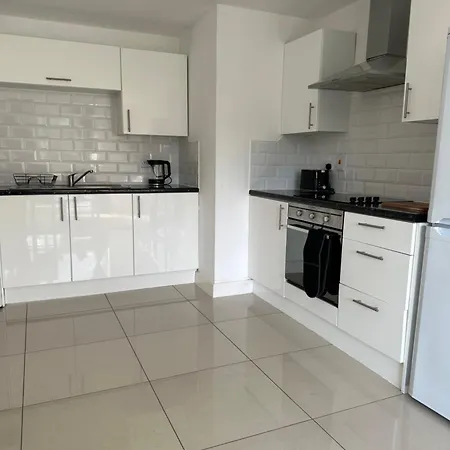 3 Bed Cozy - Next To Leeds Centre & Apartman *