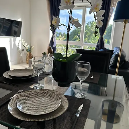 3 Bed Cozy - Next To Leeds Centre & *