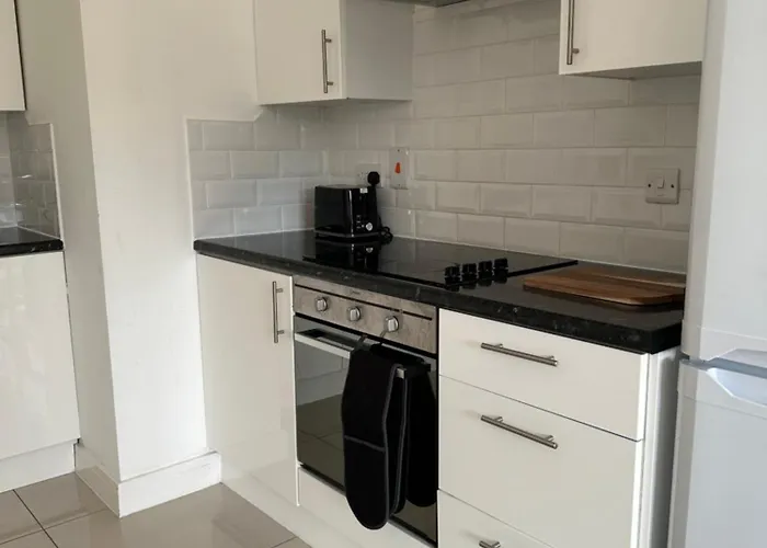 3 Bed Cozy - Next To Leeds Centre & *