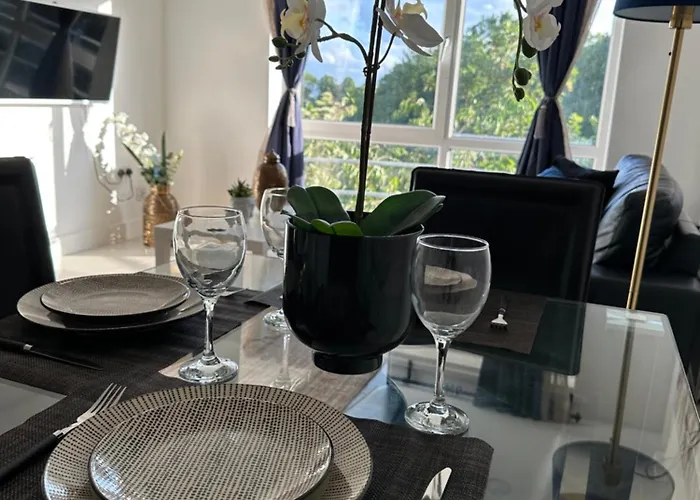 3 Bed Cozy - Next To Leeds Centre & *