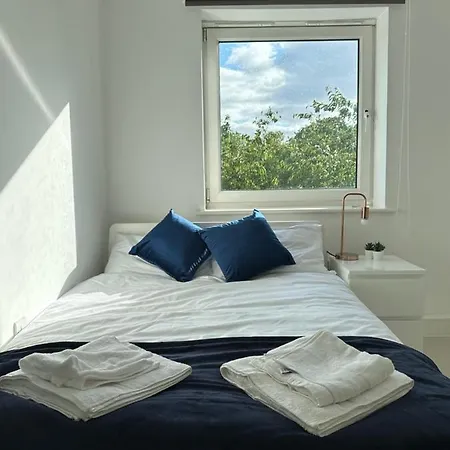 3 Bed Cozy - Next To Leeds Centre & شقة *