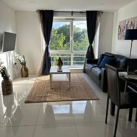 3 Bed Cozy - Next To Leeds Centre & * ليدز