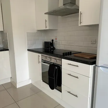 3 Bed Cozy - Next To Leeds Centre & *