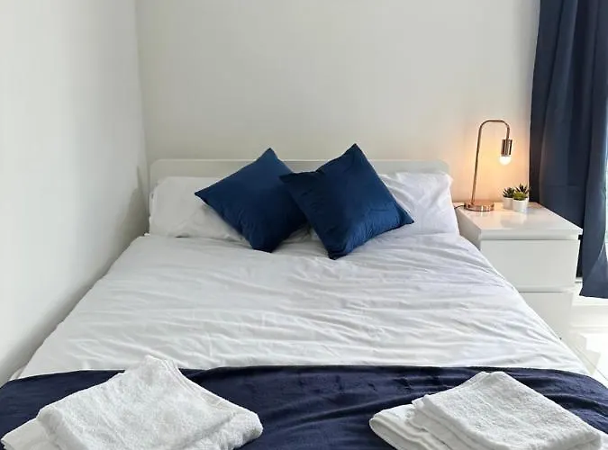 3 Bed Cozy - Next To Leeds Centre & Apartment