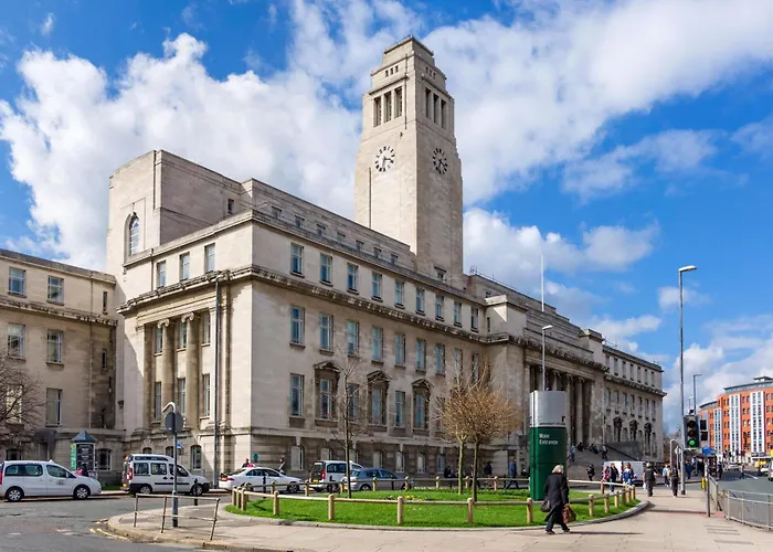 3 Bed Cozy - Next To Leeds Centre & Leeds (West Yorkshire)